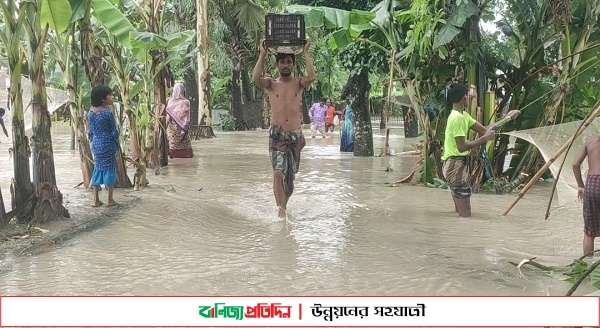 কুড়িগ্রামে কমতে শুরু করছে নদ নদীর পানি,পানি বন্দী প্রায় ৩০ হাজার মানুষ