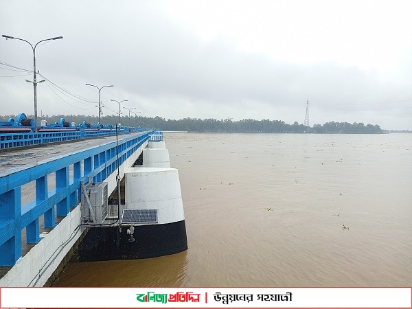 বিপদ সীমার উপরে তিস্তার পানি: আতঙ্কিত তিস্তা পাড়ের বাসিন্দারা