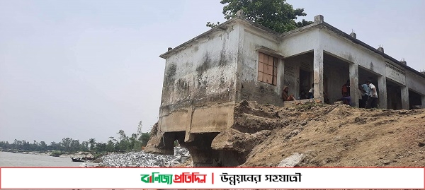 নাগরপুরে নদী গর্ভে শিক্ষা প্রতিষ্ঠানসহ তিন শতাধিক ঘরবাড়ি