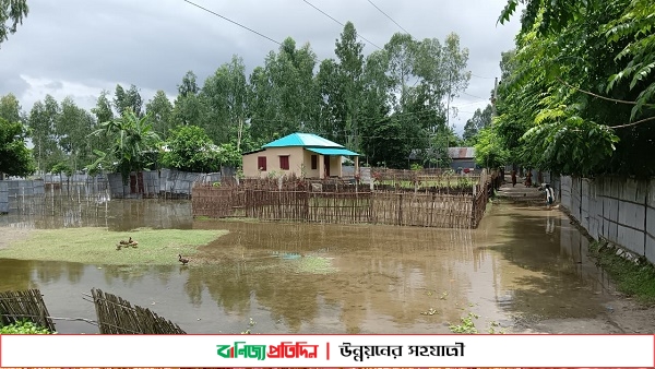 বানের পানিতে টান ধরেছে, স্বস্তিতে চরাঞ্চল তবে ভোগান্তিতে ‘থানাহাট’ ও ‘রমনা’