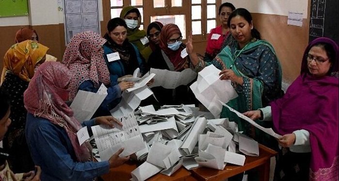 ১২৫ আসনে এগিয়ে ইমরানের পিটিআই সমর্থিতরা