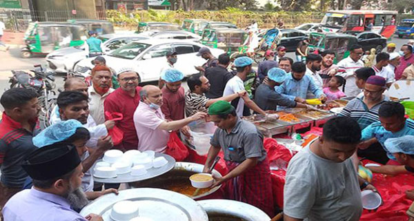 চট্টগ্রামে জমে উঠেছে ইফতার বাজার