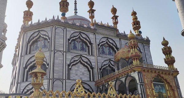 তাজমহলের আদলে নির্মিত হচ্ছে দৃষ্টিনন্দন আফতাবগঞ্জ জামে মসজিদ