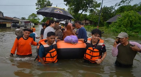 ইন্দোনেশিয়ায় বন্যা ও ভূমিধসে নিহত বেড়ে ২৬