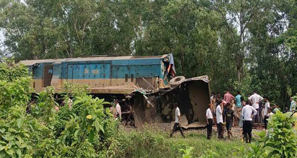 ফেনীতে ট্রেন দুর্ঘটনায় ২ গেটম্যান বরখাস্ত, তদন্ত কমিটি গঠন