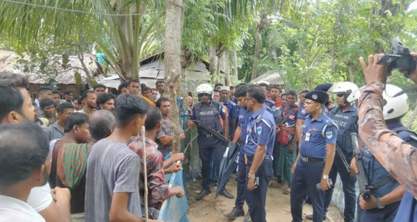 আশাশুনিতে পরবর্তী সহিংসতায় কমপক্ষে ২০ বাড়ি ভাঙচুর