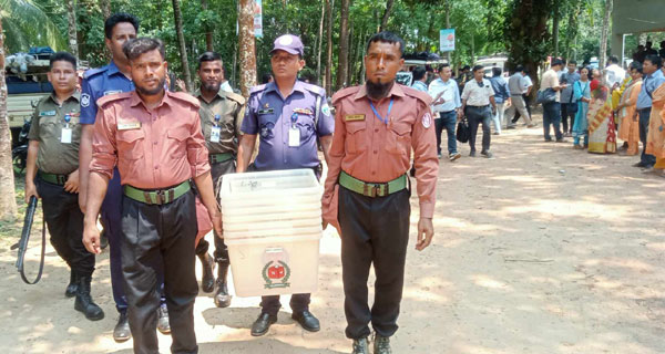 উপজেলা নির্বাচন: খাগড়াছড়িতে কেন্দ্রে যাচ্ছে সরঞ্জাম