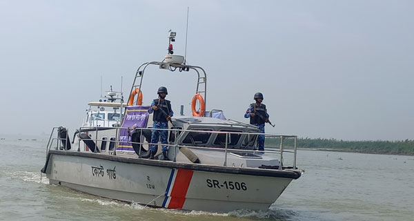 চাঁদপুরে নির্বাচনী আইনশৃঙ্খলা সংক্রান্ত ব্রিফিং প্যারেড