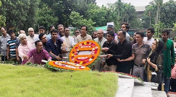 কবি নজরুলের সমাধিতে বিএনপির শ্রদ্ধা