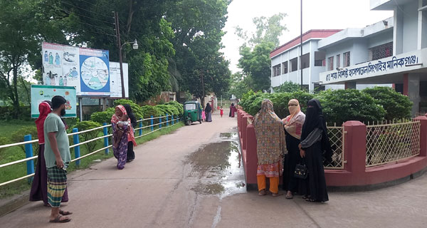 সিংগাইরে জমি নিয়ে বিরোধে প্রতিপক্ষের হামলায় আহত ৪