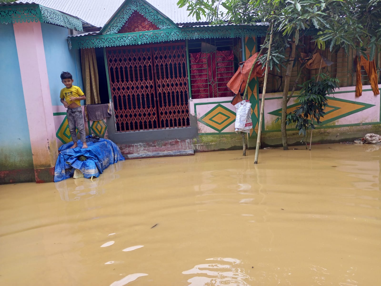 কুমিল্লায় পানি নিষ্কাশন না হওয়ায় দুর্ভোগে গ্রামবাসী