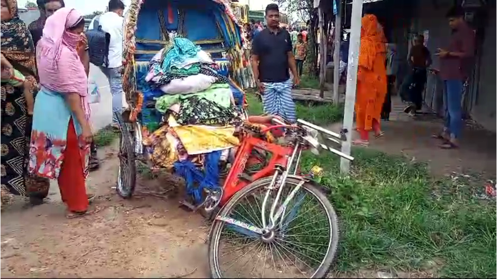 নরসিংদীতে কাভার্ডভ্যানের চাপায় নিহত ১