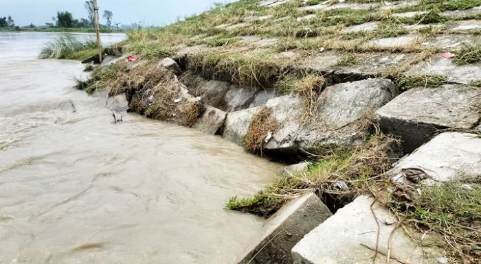 শেখ হাসিনা সেতু রক্ষা বাঁধে ধস, ঝুঁকিতে ১৫০০ পরিবার