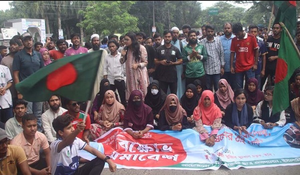 কোটাবিরোধী আন্দোলন : ইবি শিক্ষার্থীদের কুষ্টিয়া-খুলনা মহাসড়ক অবরোধ