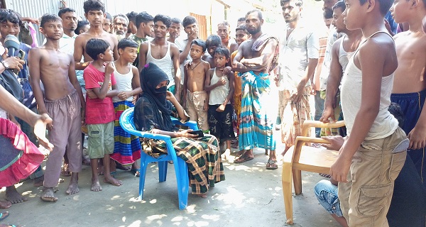 লালমনিরহাটে বিয়ের দাবীতে পাঁচদিন ধরে কলেজ ছাত্রীর অনশন