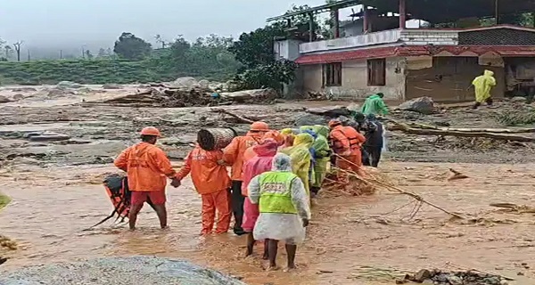 কেরালায় ভূমিধসে প্রাণহানি বেড়ে ৩১৬