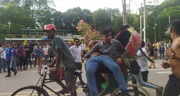 ঢাবিতে ছাত্রলীগের হামলায় শতাধিক শিক্ষার্থী আহত