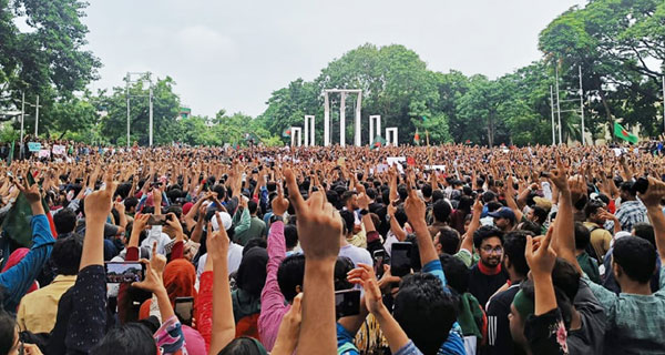 সরকার পতনের এক দফা ঘোষণা দিলেন আন্দোলনকারীরা