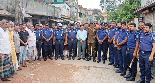 ফরিদগঞ্জে জনমনে আস্থা ফেরাতে প্রশাসনের মহড়া