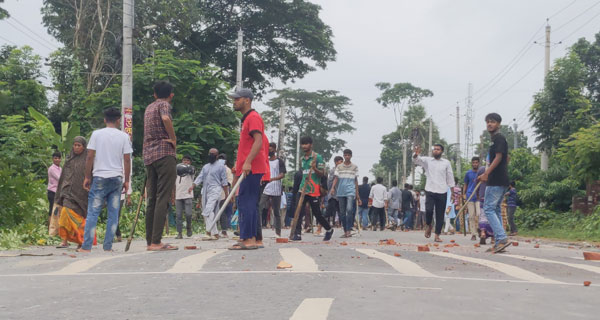 বাগেরহাটে আ’লীগ শিক্ষার্থীদের সাথে ধাওয়া-পাল্টা ধাওয়া, পুলিশ সাংবাদিকসহ আহত ১৫