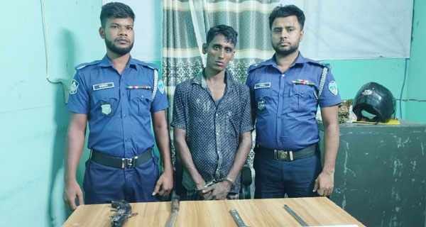 নোয়াখালীর বেমগগঞ্জে অস্ত্র’সহ ডাকাত গ্রেপ্তার