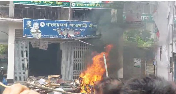 কালিয়াকৈর আ’লীগ অফিসে ভাংচুর ও অগ্নিসংযোগ