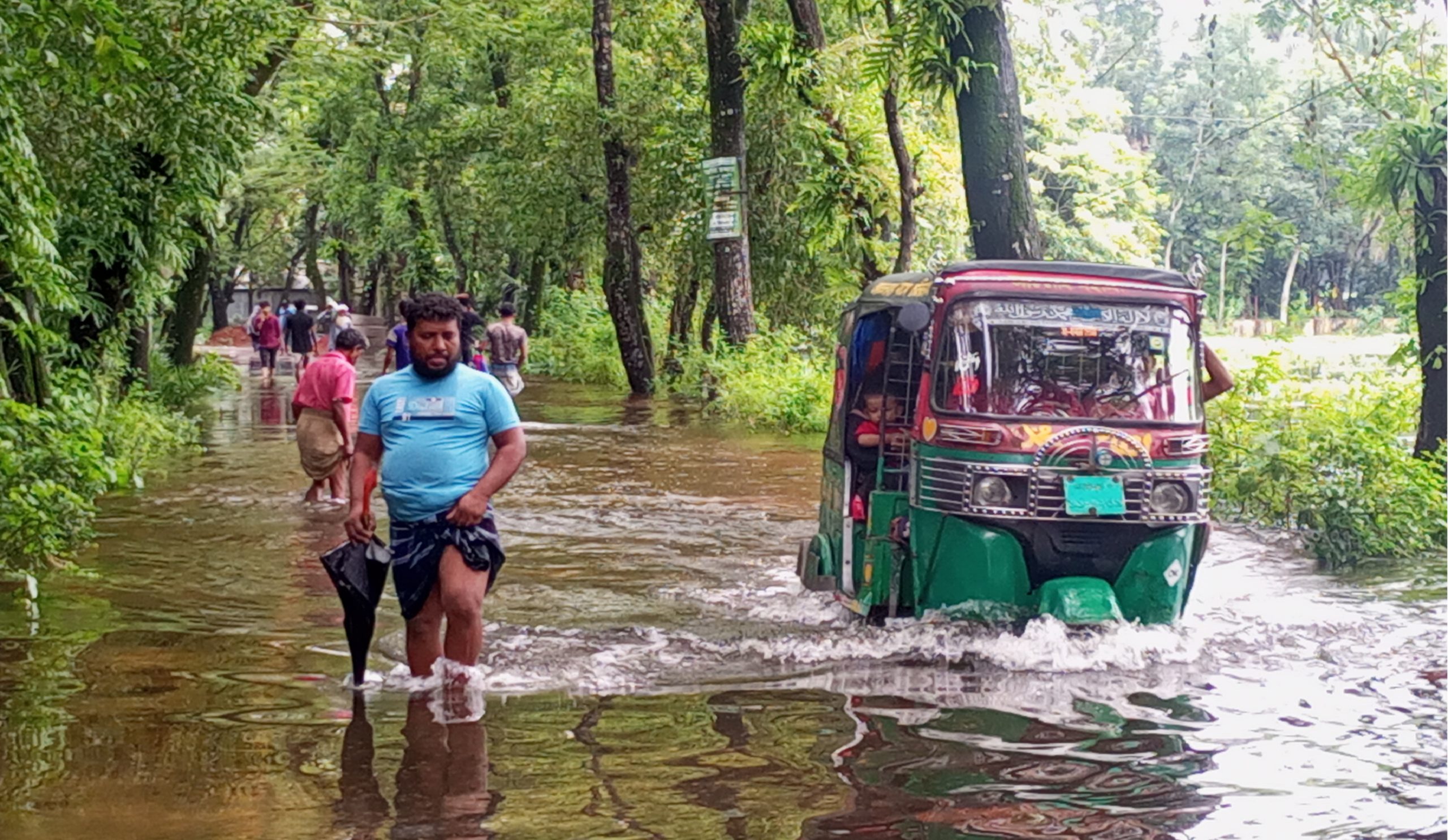 রাতভর বৃষ্টি, লক্ষ্মীপুরে বেড়েছে পানি