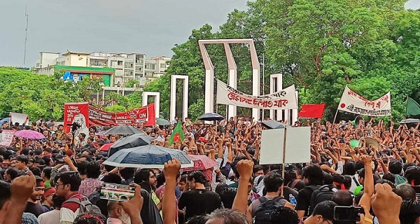 জনসমুদ্রে উত্তাল শহীদ মিনার