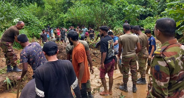 সাজেকে আটকে পড়া ২৬০ পর্যটককে উদ্ধার করল সেনাবাহিনী