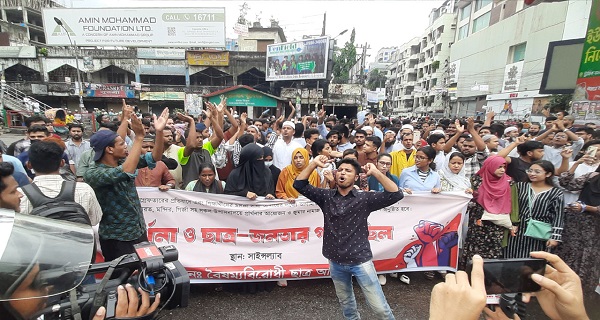 সায়েন্সল্যাব-নিউমার্কেটে পুলিশ, শিক্ষার্থী ও যুবলীগের ত্রিমুখী অবস্থান