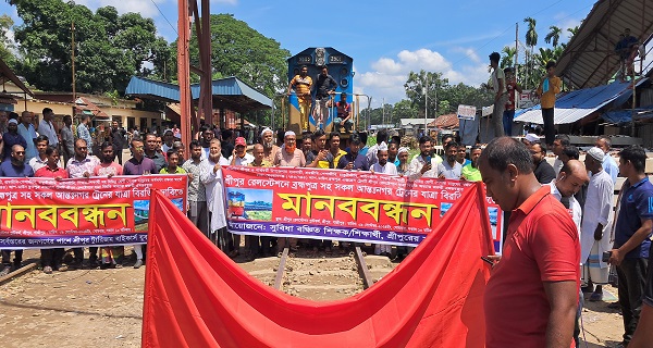 শ্রীপুরে স্টেশনে সকল আন্ত:নগর ট্রেনের যাত্রা বিরতির দাবিতে মানববন্ধন