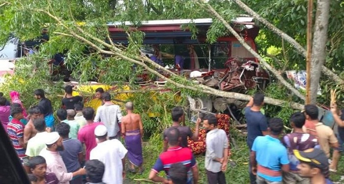 গোপালগঞ্জে বাস-ট্রাক সংঘর্ষ, নিহত ৫