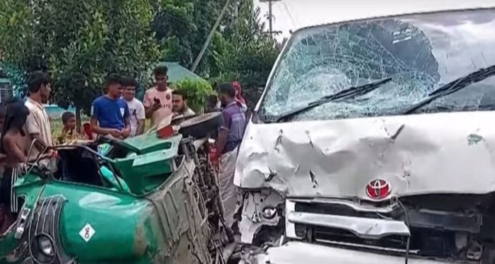 সিরাজগঞ্জে মাইক্রোবাস-অটোরিকশা সংঘর্ষ, নিহত ৫