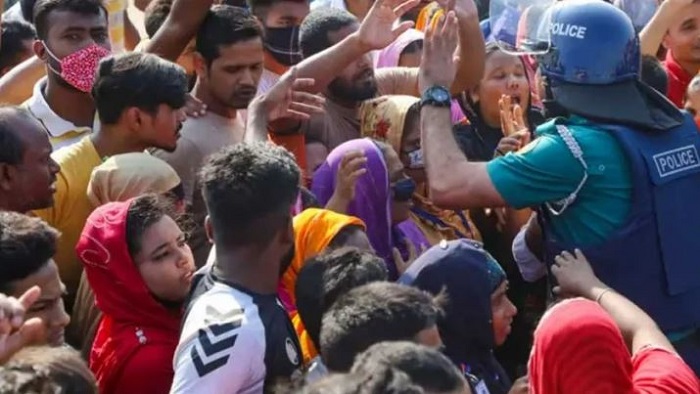 আশুলিয়ায় শ্রমিক-আইনশৃঙ্খলা বাহিনীর সংঘর্ষে নিহত ১, গুলিবিদ্ধ ৫