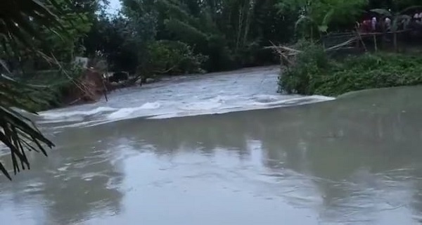 চুয়াডাঙ্গায় ক্যানেলের পাড় ভেঙে ৪ গ্রামের ফসলি জমি প্লাবিত