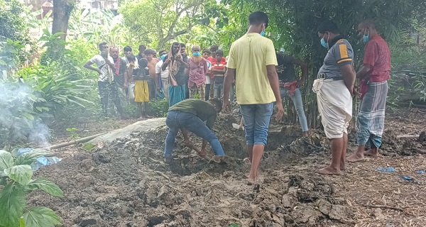 হাজীগঞ্জে কবর থেকে তোলা হলো ছাত্র আন্দোলনে নিহত বৃদ্ধ’র লাশ