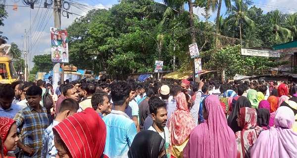 টঙ্গীতে ১৩ দফা দাবিতে ব্রাভো অ্যাপারেলস শ্রমিকদের কর্মবিরতি