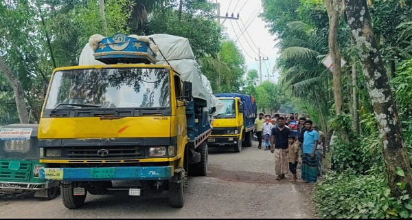 লক্ষ্মীপুরে কালভার্ট ভেঙ্গে পানি চলাচল বন্ধ, পানিবন্দি প্রায় ৫’শ পরিবার