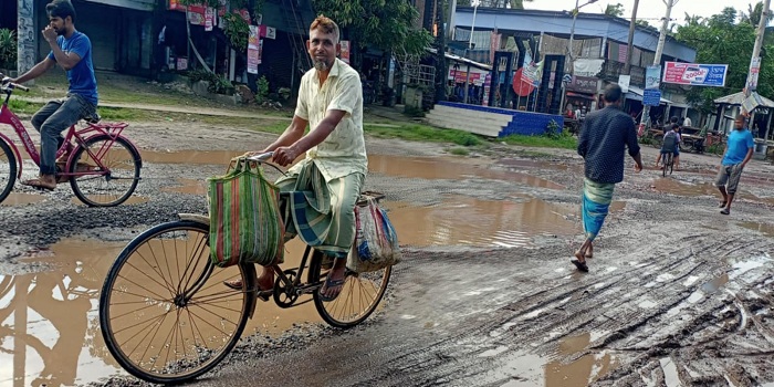 বেহাল সড়কে নাকাল সাতক্ষীরাবাসি