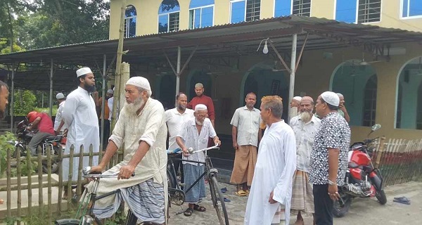 পাবনায় ধর্মীয় প্রতিষ্ঠানের কমিটি নিয়ে দ্বন্দ্ব, আতঙ্কে মুসল্লী-এলাকাবাসী