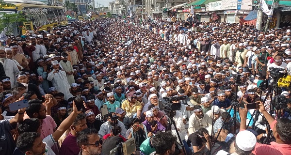 নোয়াখালীতে বন্যায় ক্ষতিগ্রস্তদের উপহার প্রদান জামায়াতের,  জনসাধারণের ঢল