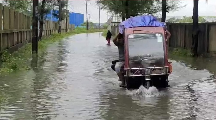 ভাদ্রের বৃষ্টিতে নাকাল সাতক্ষীরাবাসি