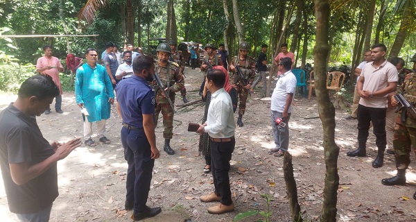 মাদারীপুরে সুনীল গঙ্গোপাধ্যায়ের বাড়ি দখলমুক্ত করলো প্রশাসন