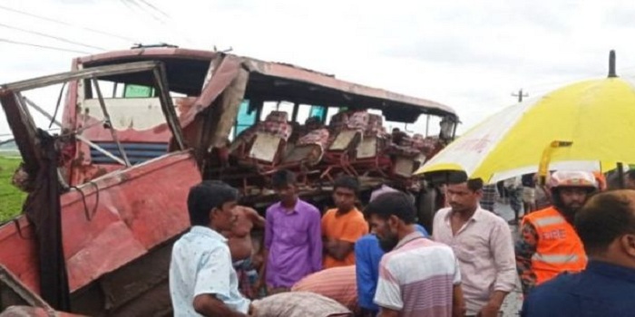 অফিসে যাওয়ার পথে সড়কে দুই গার্মেন্টকর্মী নিহত