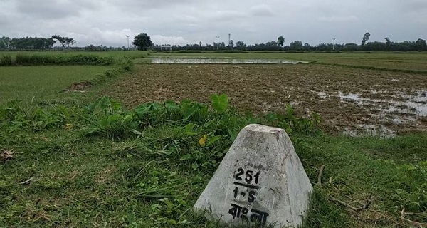 নওগাঁ সীমান্তে বিএসএফের হাতে দুই বাংলাদেশি আটক