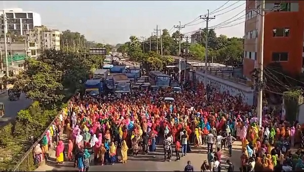 গাজীপুরে কারখানা শ্রমিকদের বিক্ষোভ, ৫ কিলোমিটার যানজট