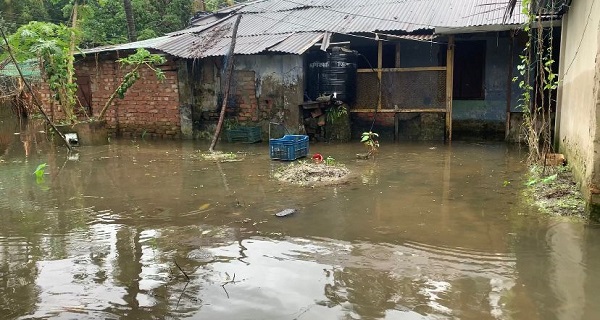 টানা বর্ষণে নোয়াখালীতে জলাবদ্ধতা, জনজীবনে ভোগান্তি