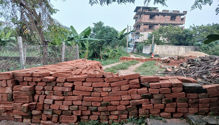 ব্রাহ্মণবাড়িয়ায় রাস্তা বন্ধ করে দেয়াল নির্মাণ