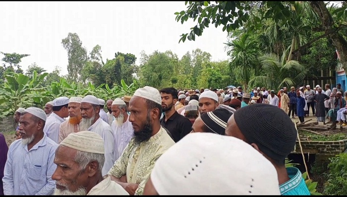 এশারের আযানরত অবস্থায় মৃত্যু: জানাযা সম্পূর্ণ