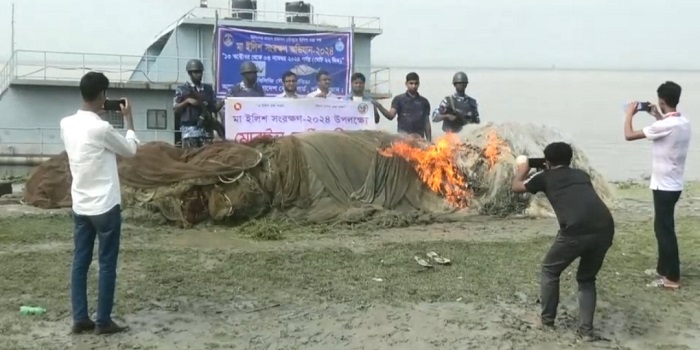 হাতিয়ায় ইলিশসহ ৩ জেলে আটক